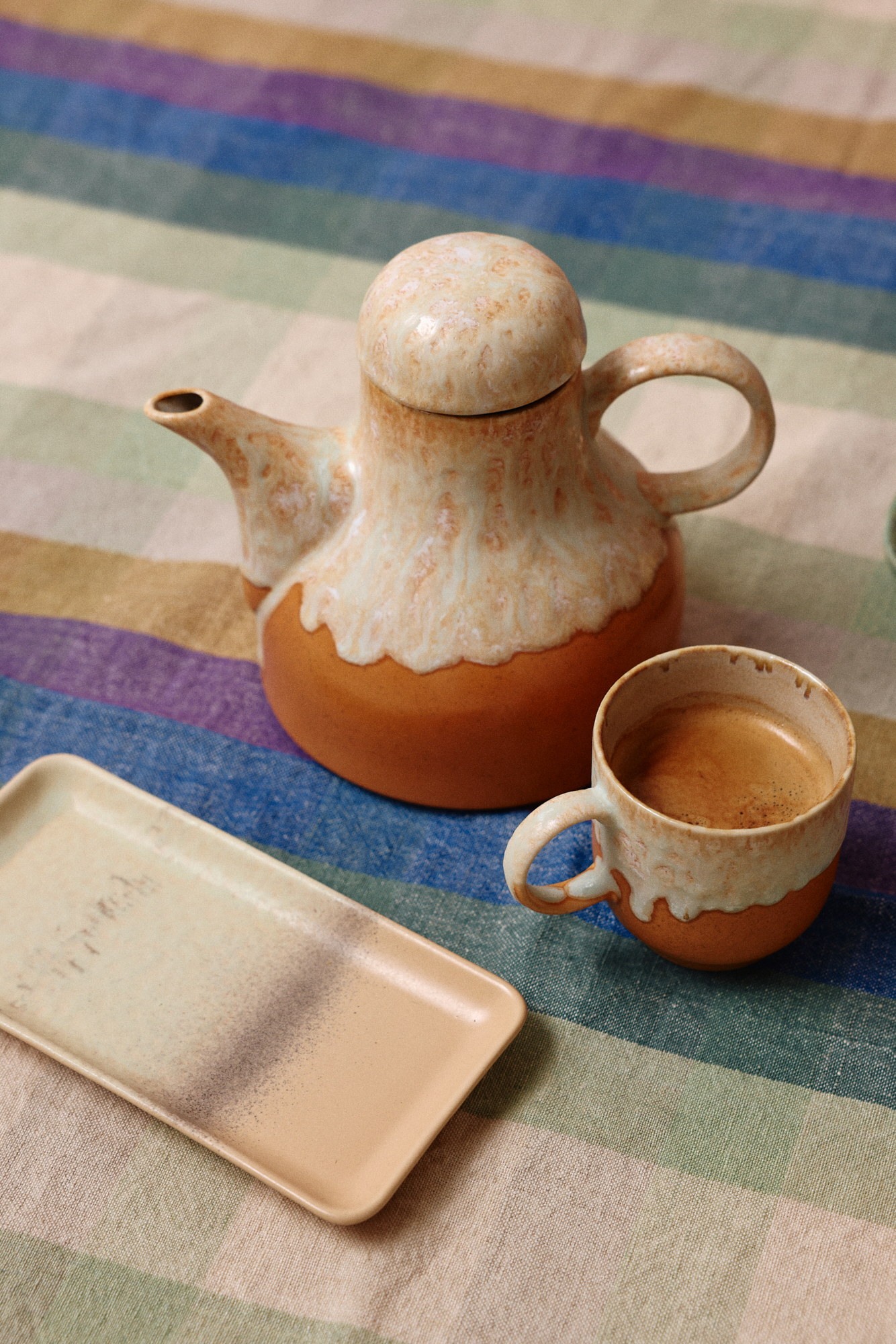 70s ceramics: coffee pot dunes | HKLIVING
