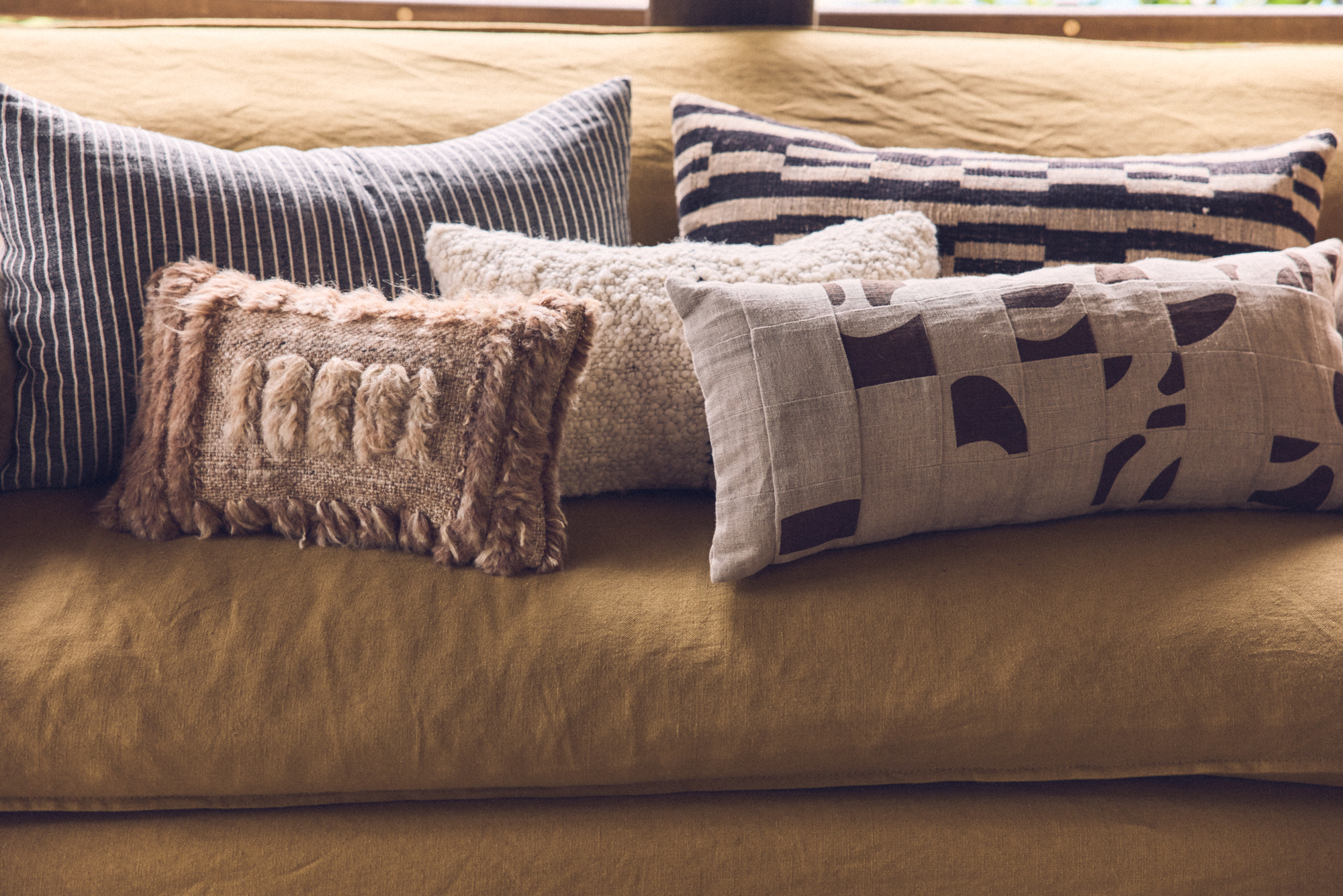 Natural furry cushion (40x25cm) | HKLIVING